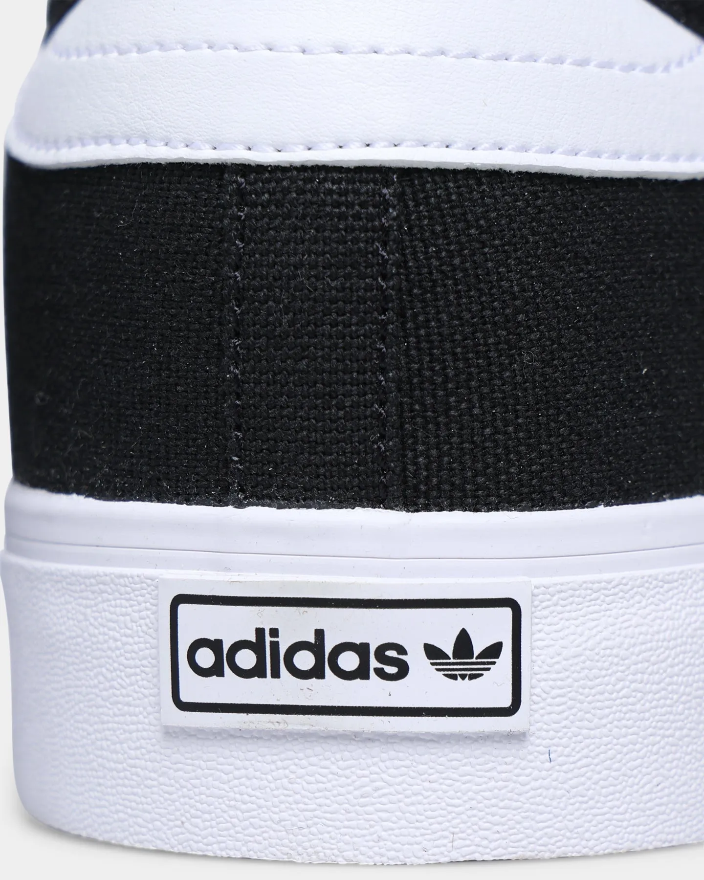 Adidas Seeley XT Core Black/Cloud White/Cloud White