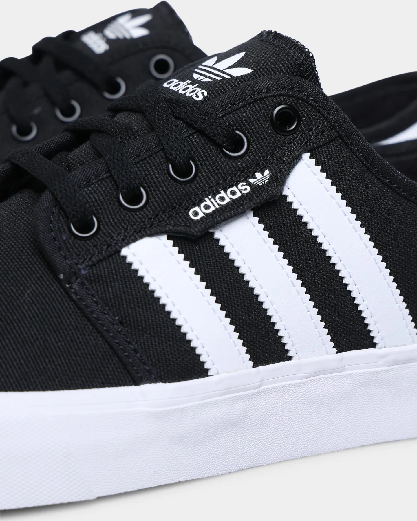 Adidas Seeley XT Core Black/Cloud White/Cloud White
