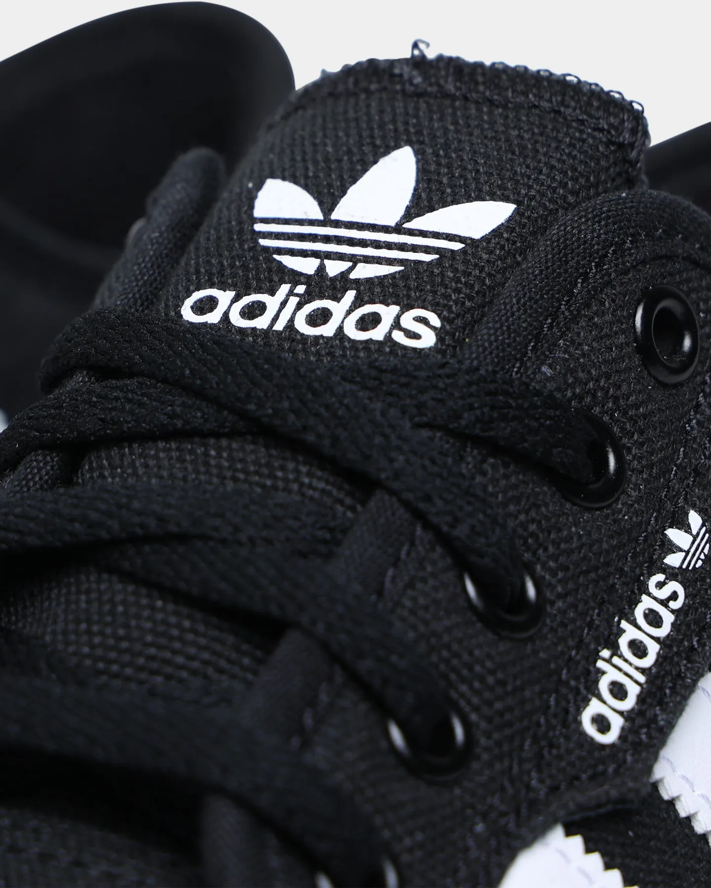Adidas Seeley XT Core Black/Cloud White/Cloud White