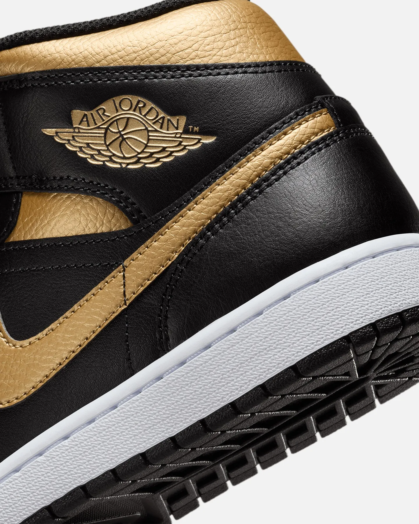 Jordan Air Jordan 1 Mid "Metallic Gold" Black/Metallic