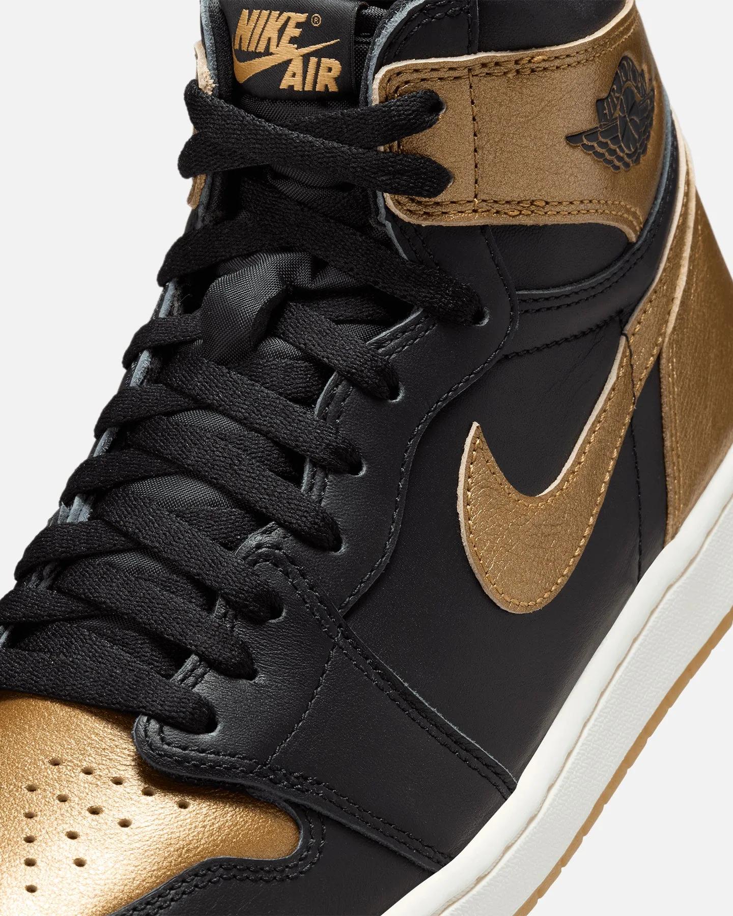 Jordan Air Jordan 1 Retro High OG "Metallic Gold" Black/Metallic