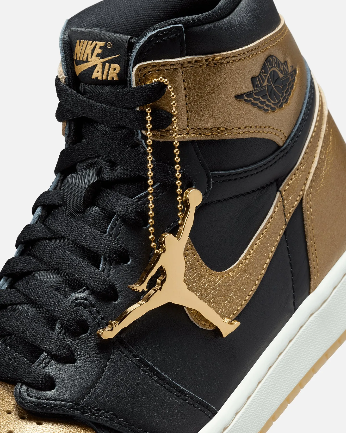 Jordan Air Jordan 1 Retro High OG "Metallic Gold" Black/Metallic