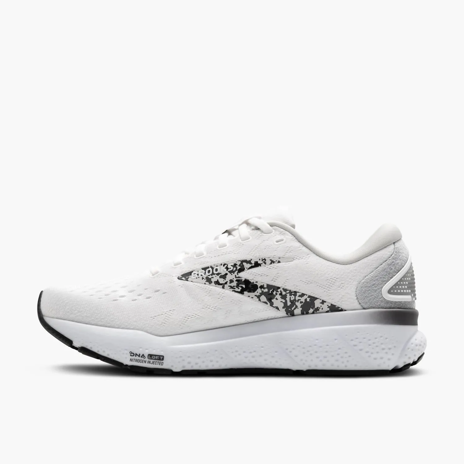 Women's Ghost 16 Shoes In White/oyster/lava